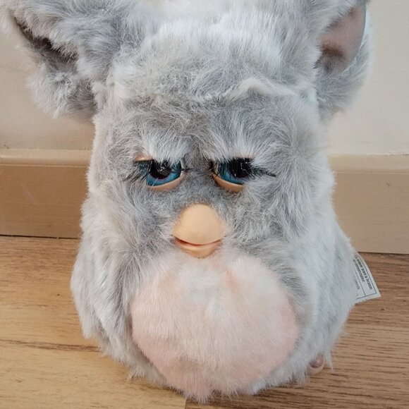 Sleepy Furby 2005 - Picture 4 of 6